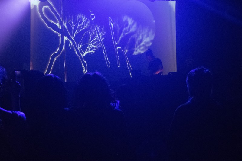 Performance V-jing de Leatitia Chalayer à La Souris Verte ©ÉSAL 2024