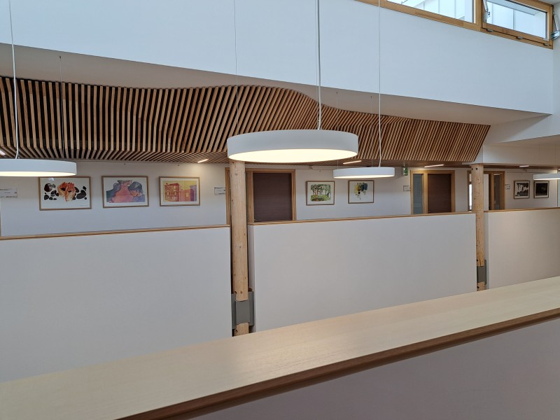 Vue de l'exposition à l'étage du hall de la Communauté d'Agglomération d'Épinal.