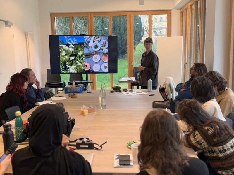 Rencontre avec l’artiste Céline Pelcé, ancienne résidente du Bridderhaus, novembre 2025, © Bridderhaus