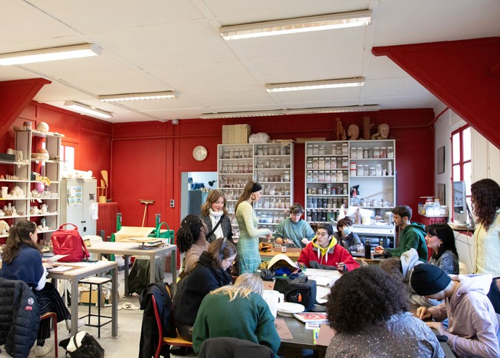 Atelier céramique, photographie de Chrisline Coutant, ©ÉSAL 2023